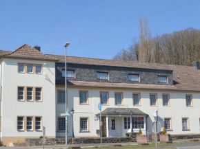 Big Holiday Home near Monschau in the Eifel Nationalpark with a terrace and bar